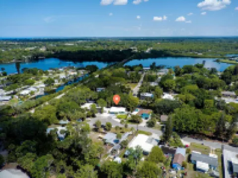 Coastal Retreat Hotels in Nokomis