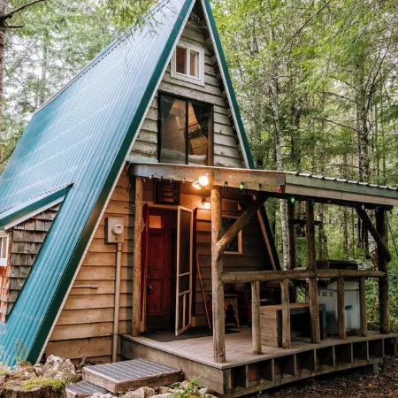 The A-Frame @ SkyCamp: Classic cabin with Hot Tub and BBQ near Stevens Pass
