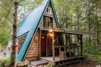 The A-Frame @ SkyCamp: Classic cabin with Hot Tub and BBQ near Stevens Pass