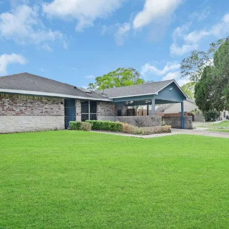 5BR Family Gem: Barbecue, Swim & Relax!