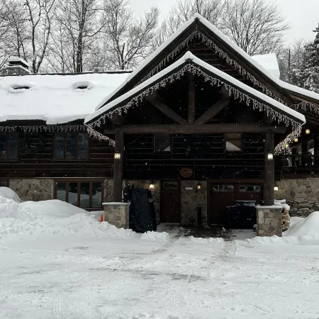 Kresge Luxurious Grand Cabin at Stratton and Bromley Mountains.