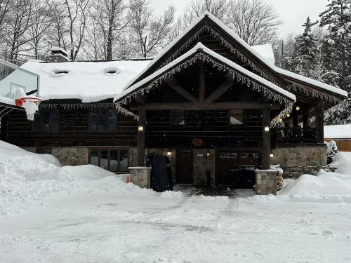 Kresge Luxurious Grand Cabin at Stratton and Bromley Mountains.