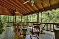 Toccoa River Frontage - Steps from the water, Sleeps 10, Fire Pit, Pet Friendly