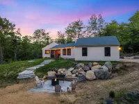 Mountain Top Hideaway 10 Min to North Conway & 5 Min Saco River, Pet Friendly