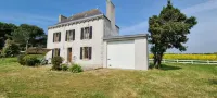 Quiet renovated house near the beach with beautiful garden in Kerdalé
