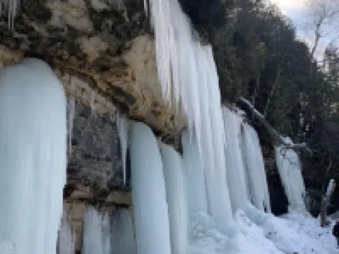 2-Bedroom Luxury Loft in the Heart of Downtown Munising Hotels in Munising