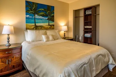 Steps to Beach.Top Floor Ocean View, 2 Bd 1.5 ba. New AC in Living Dining Area