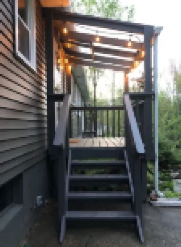Cozy cottage with pool, walking distance to lake
