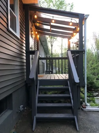 Cozy cottage with pool, walking distance to lake