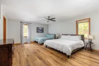 Total Seclusion! Hot tub,  Traverse City downtown 10 min, Booking for summer!