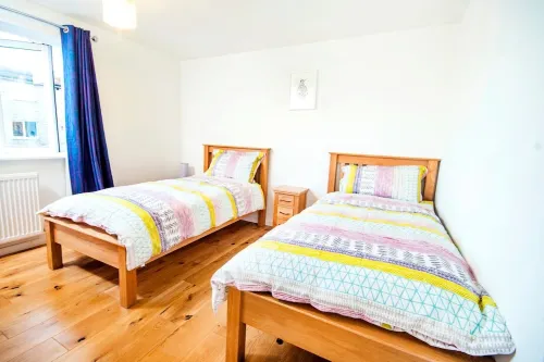 CITY CENTRE ★ FREE PARKING ★ 2 BED HOUSE ★ MODERN