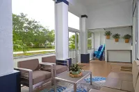 Vero Beach by Beach 8 Beds 2800 Sq Ft 11 Person Huge House Vaulted Ceilings Hotel a Vero Beach