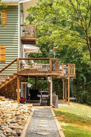 Enjoy Lake Keowee with Private Sandy Beach, Dock, Water Toys, PWC & Boat options