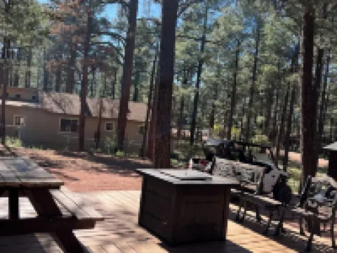 Life is better in a cabin. Hotels in Heber