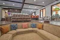 Modern & Rustic Lake Home in Poconos