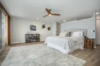 Luxury 4-Bedroom Condo with Panoramic Ocean Views!