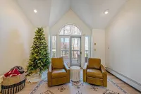 Newly Renovated mountain top Ski House - Short Walk to Slopes