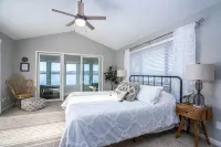 Hot Tub River Views Hotels in Hampton Township