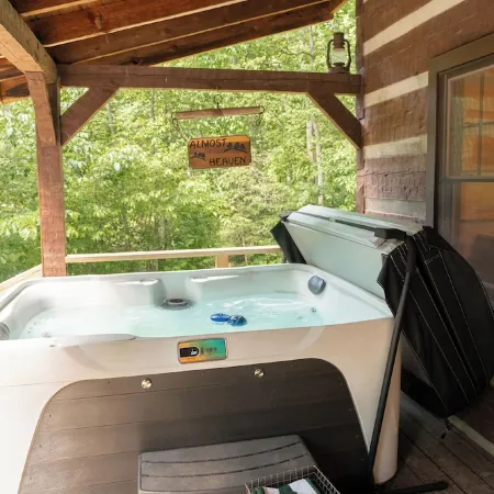 Retro Cabin in Hocking Hills, Ohio w/ Jukebox, Hot Tub & Pond. Dog-friendly!