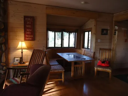 Peaceful, Easy Feeling, Hot Tub! Great Location!Fireplace! Winter Wonderland!