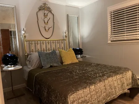 Cute Cozy Catskill Escape