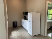 Lovely 2-bedroom cottage located in downtown Mount Vernon!