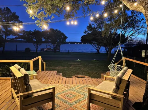 AMAZING Lake Views - Modern Luxury, Pet-friendly, Cowboy Pool, 2 King Beds!