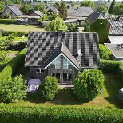Fantastic holiday home on the left Lower Rhine between the Rhine and Wisseler See Hotel Exterior