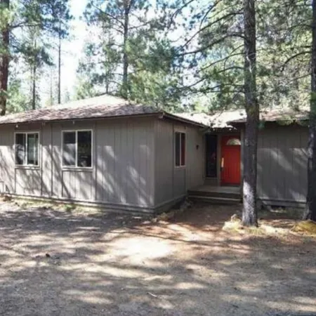 Pet Friendly Home, 3 Bedrooms & 3 Baths, Steps to Sharc with 8 Passes