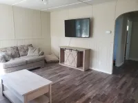 Cozy 2BR Cabin/home 7 miles from Glacier Park!