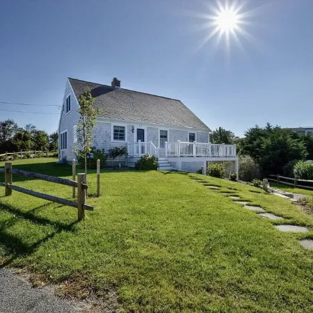 1 Min Walk to Private Beach-Linens Included! Booking for 2026!