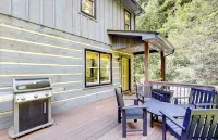 Cozy Cabin-WiFi, Game Room, Mountain Views, Hot Tub Fully Stocked, Pet Friendly!