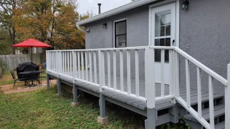 The Cottage @ Georgetown Square. 5% weekly discount; 10% monthly discount. Отели в г. Джорджтаун