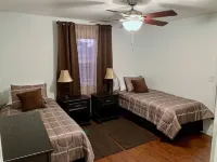 HUGE Family/Team/Group Luxury Home, Pets & Wheelchair Friendly, Sleeps 13-18