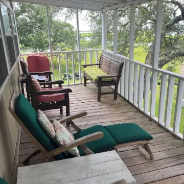 Charming Waterfront Cottage – Private Dock, Panoramic Views, and Park Passes!