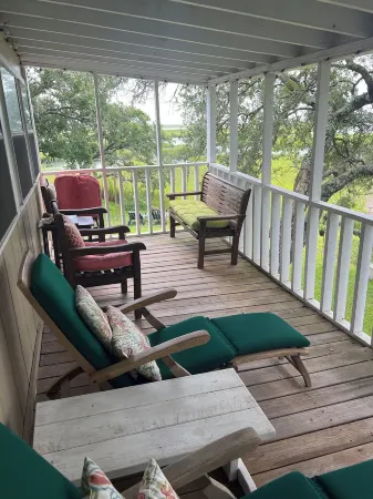 Charming Waterfront Cottage – Private Dock, Panoramic Views, and Park Passes!