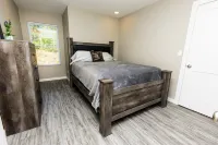 Quiet and cozy new townhome minutes from the mall exit.
