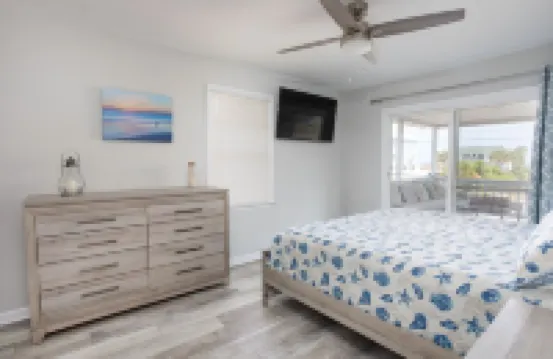 Pool Paradise: 8 bedroom 6 bath private pool sleeps 20 across from the beach!