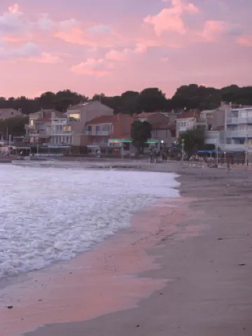 A little corner of Paradise - 4 minutes walk to the beach and restaurants Hotels in Saint-Cyr-sur-Mer