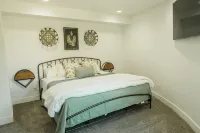 Family size, unique stay in a grain bin minutes from Lava, golfing and swimming