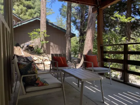 Cheerful Hillside cabin