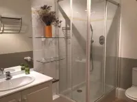 Two Bedroom Apartment with Air Conditioning, Parking and Elevator in Lourmarin Отели рядом с достопримечательностью «Лурмарен»