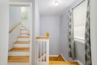 Pleasantly comfortable suburban home for up to 8 Hotels in Braintree