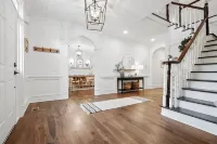 *Newly Renovated Luxury Designer Farmhouse on a 35-Acre Farm, Private and Gated!