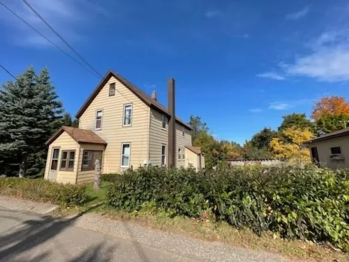 Completely remodeled lower unit in historic 1880's house.