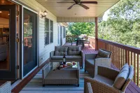 Breathtaking Mountain Views minutes from Brevard w/ new Artesian Hot Tub