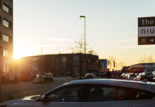 2. 홀리데이 인 –..