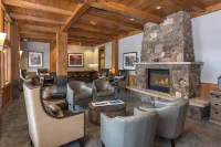 Zephyr Mountain Lodge Hotels in Fraser