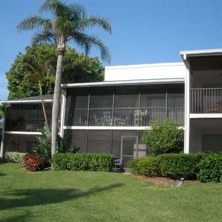 Longboat Key Beachfront - Beautifully Updated with Prime Location