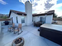 Charming 3-bedroom house with Hot tub, AC and WiFi in awesome Joshua Tree!